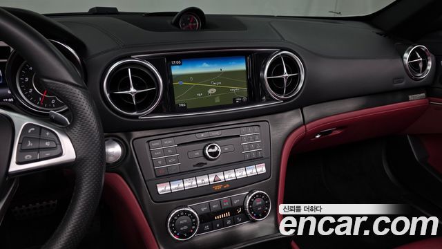 Mercedes-Benz SL-Class 2017 — photo 14