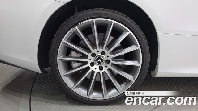 Mercedes-Benz E-Class 2023 — photo 5