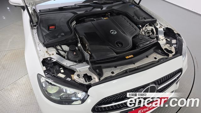 Mercedes-Benz E-Class 2023 — photo 6
