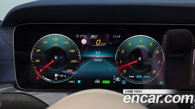 Mercedes-Benz E-Class 2023 — photo 11
