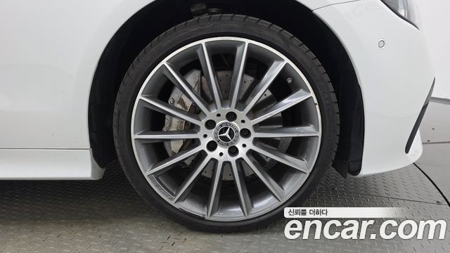 Mercedes-Benz E-Class 2023 — photo 7