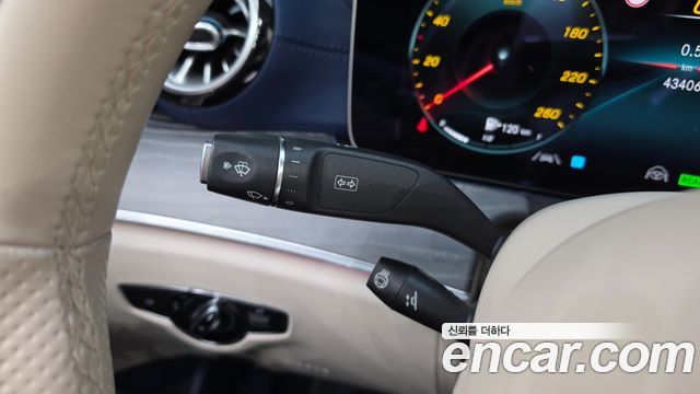 Mercedes-Benz E-Class 2023 — photo 31