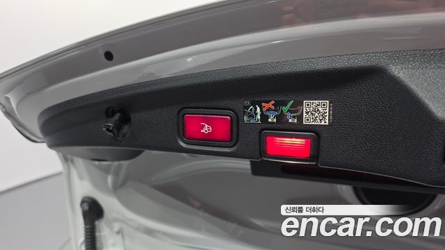 Mercedes-Benz E-Class 2023 — photo 32