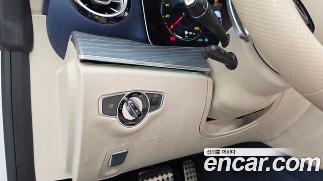 Mercedes-Benz E-Class 2023 — photo 36