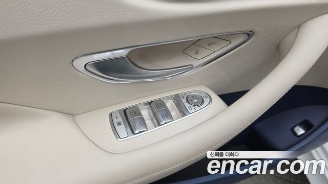 Mercedes-Benz E-Class 2023 — photo 37
