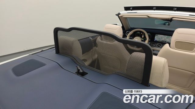 Mercedes-Benz E-Class 2023 — photo 42