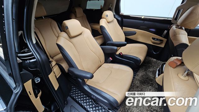Kia Canival 2023 — photo 17