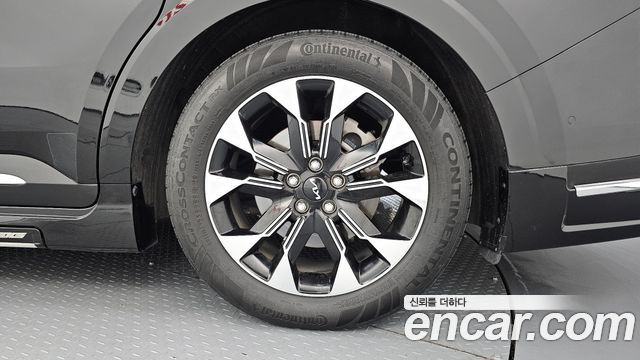 Kia Canival 2023 — photo 7