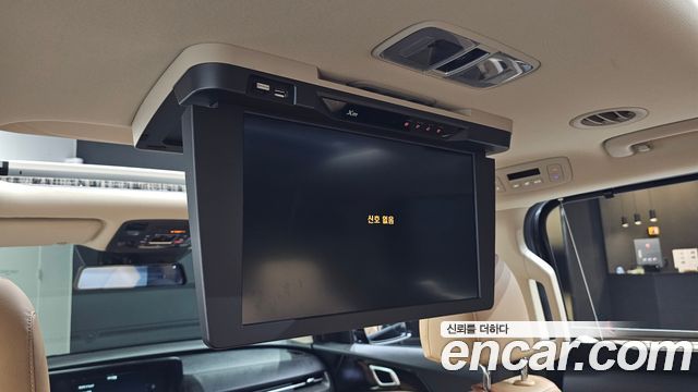 Kia Canival 2023 — photo 32