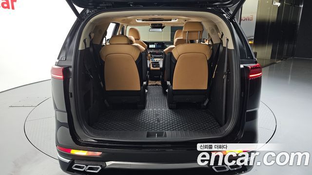 Kia Canival 2023 — photo 35