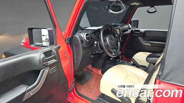 Jeep Wrangler 2016 — photo 12