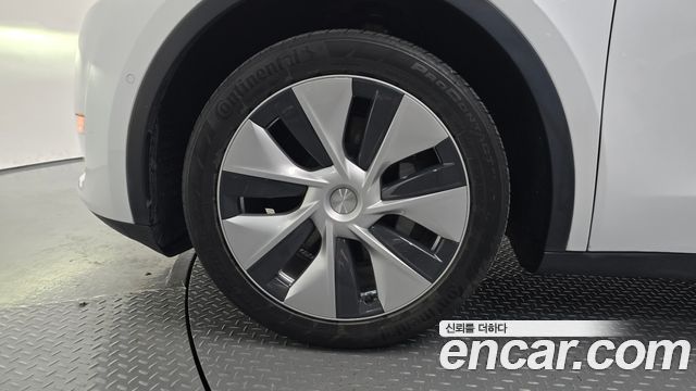 Tesla Model Y 2021 — photo 5