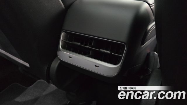 Tesla Model Y 2021 — photo 22