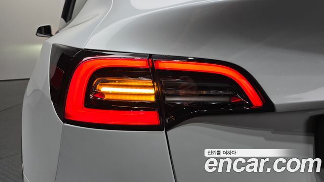 Tesla Model Y 2021 — photo 9