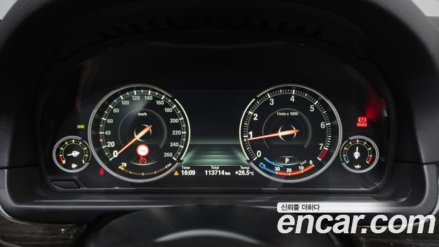 BMW 5-Series 2015 — photo 8