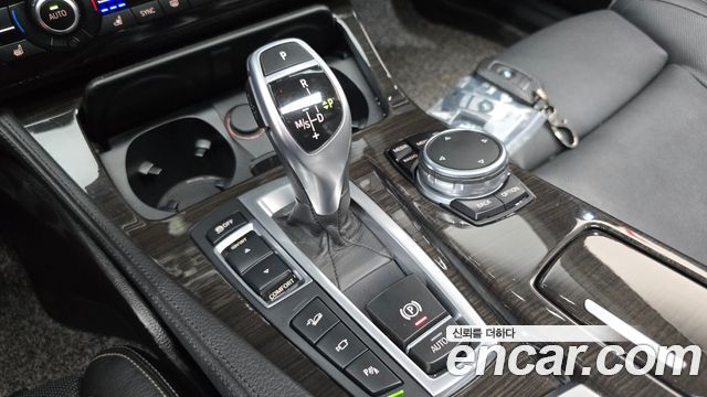 BMW 5-Series 2015 — photo 9