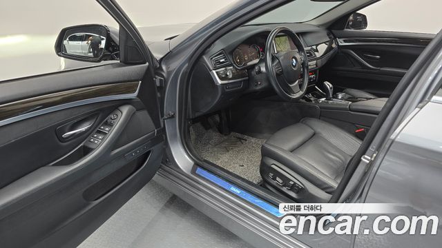 BMW 5-Series 2015 — photo 10