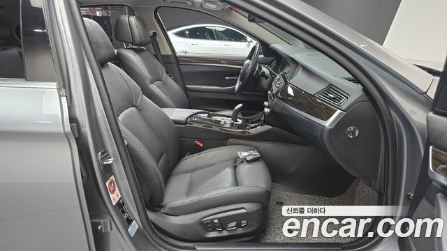 BMW 5-Series 2015 — photo 11
