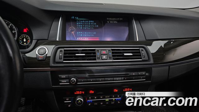 BMW 5-Series 2015 — photo 14