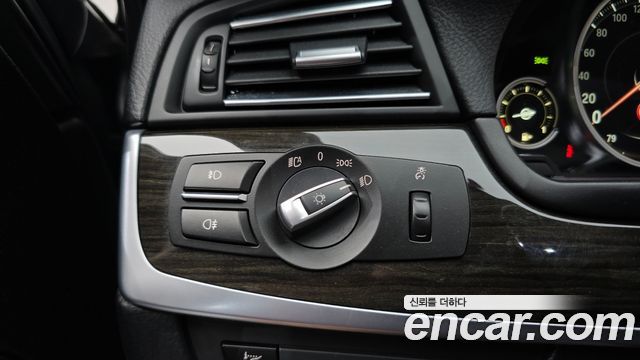 BMW 5-Series 2015 — photo 16