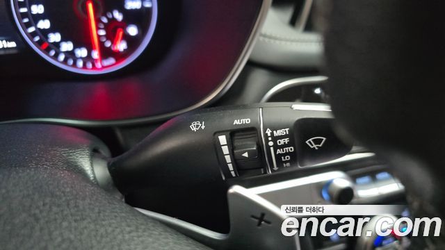 Genesis G70 2019 — photo 28
