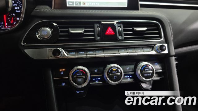 Genesis G70 2019 — photo 31