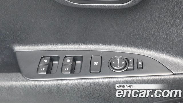 Kia Stonic 2018 — photo 17