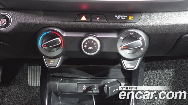 Kia Stonic 2018 — photo 24