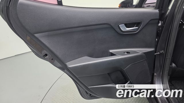 Kia Stonic 2018 — photo 15