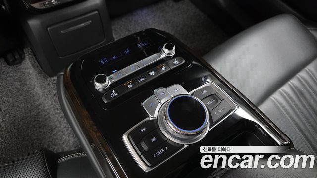 Genesis G90 2019 — photo 24