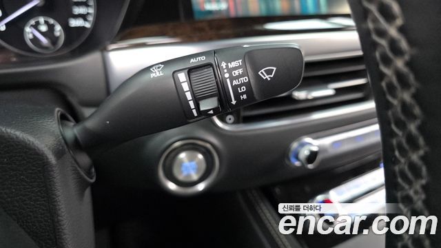 Genesis G90 2019 — photo 28
