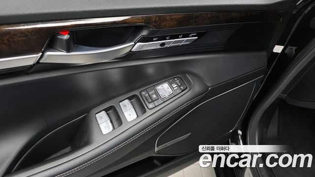 Genesis G90 2019 — photo 30