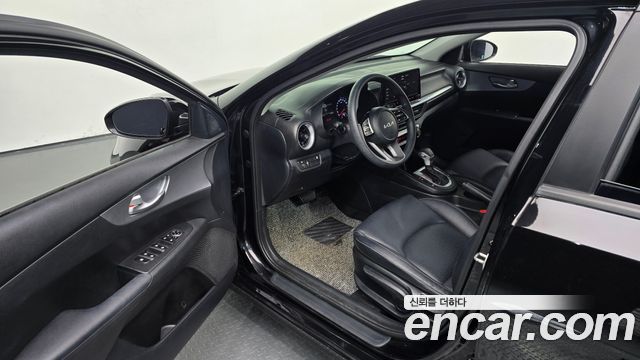 Kia K3 2022 — photo 11