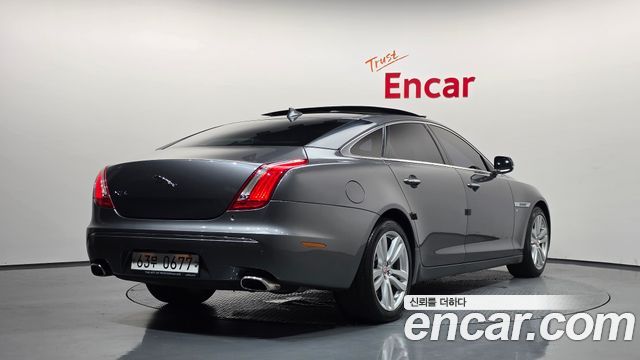 Jaguar XJ 2015 — photo 2