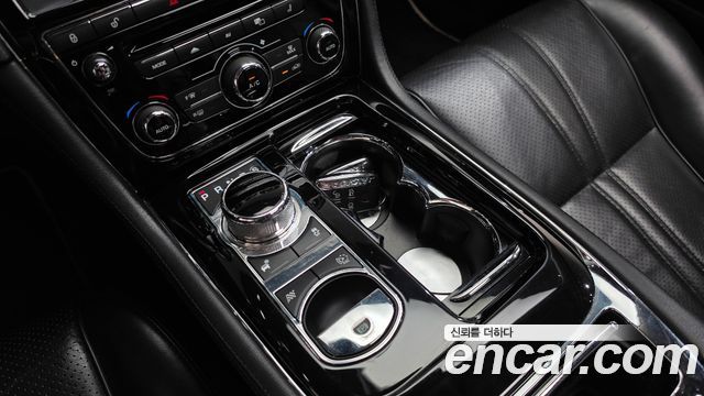 Jaguar XJ 2015 — photo 9