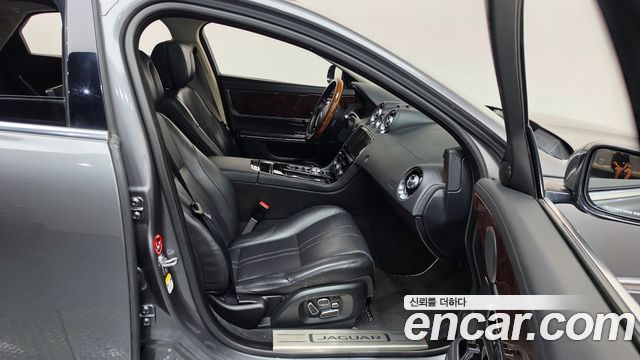 Jaguar XJ 2015 — photo 11
