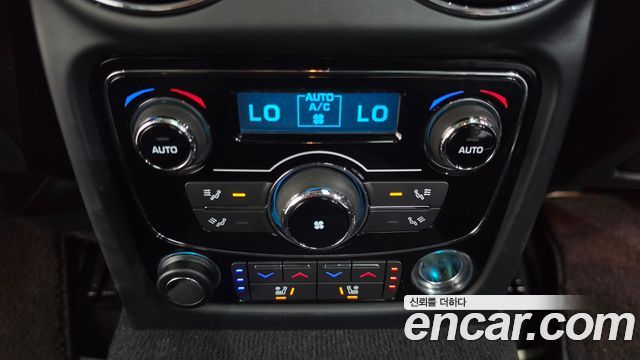 Jaguar XJ 2015 — photo 19