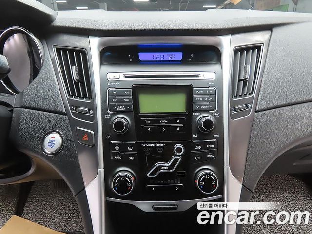 Hyundai Sonata 2012 — photo 11