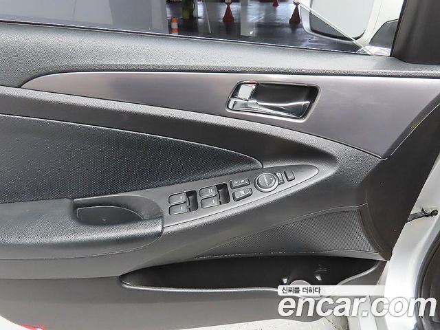 Hyundai Sonata 2012 — photo 13