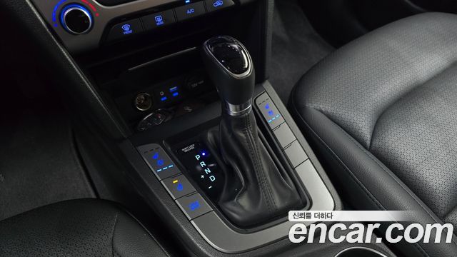 Hyundai AVANTE 2016 — photo 9