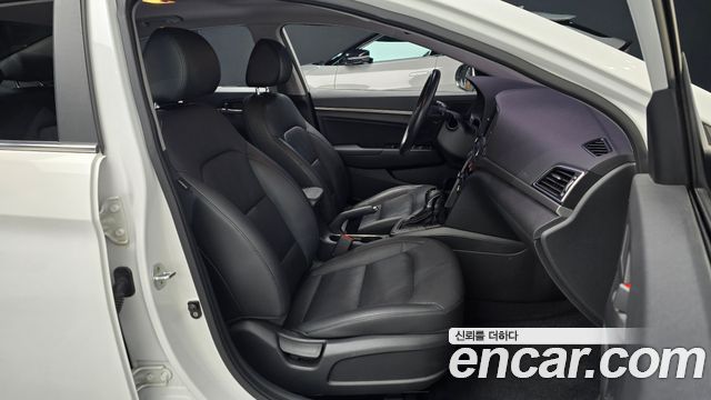 Hyundai AVANTE 2016 — photo 10