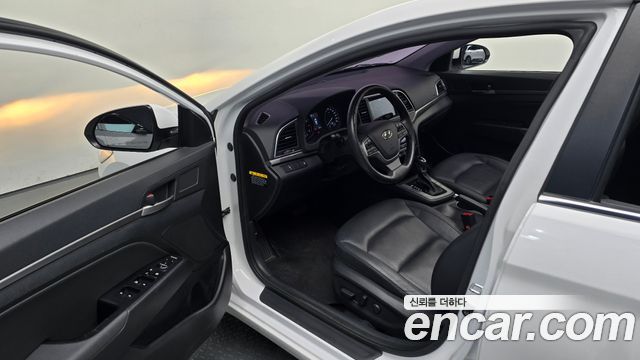 Hyundai AVANTE 2016 — photo 11