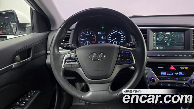 Hyundai AVANTE 2016 — photo 13