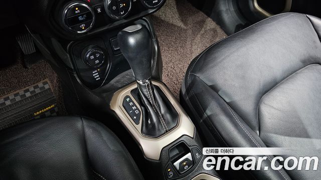 Jeep Renegade 2016 — photo 9