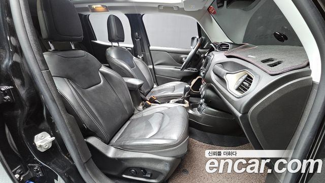 Jeep Renegade 2016 — photo 11