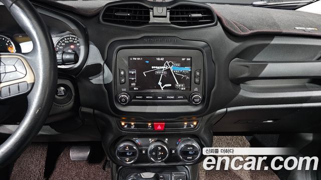 Jeep Renegade 2016 — photo 15