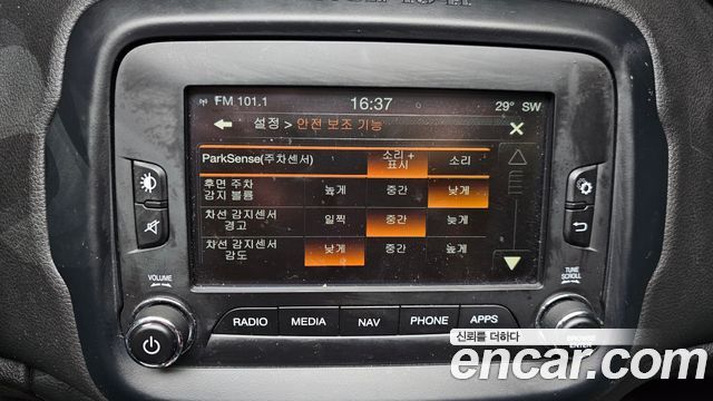 Jeep Renegade 2016 — photo 16
