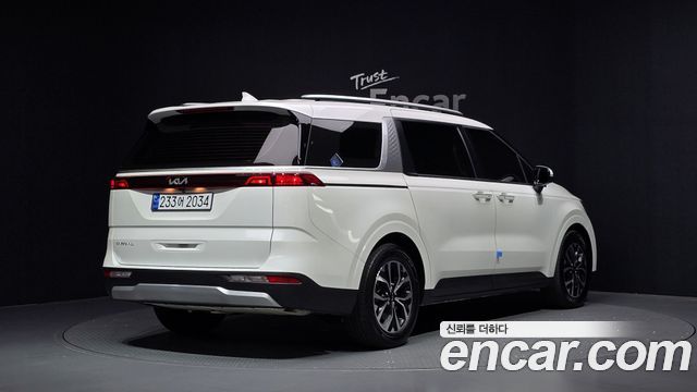 Kia Canival 2023 — photo 2