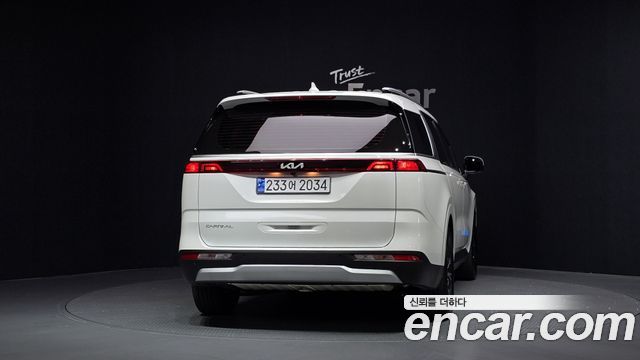 Kia Canival 2023 — photo 4