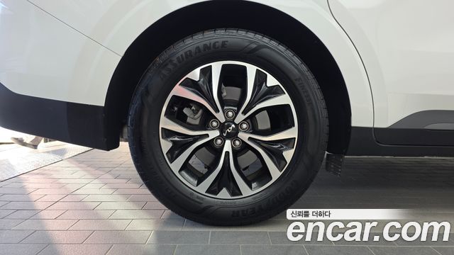 Kia Canival 2023 — photo 5